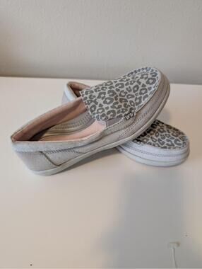 Crocs Youth Girls Size 4 Comfort Slip On Shoe Loafers Cheetah Gray Animal Print
